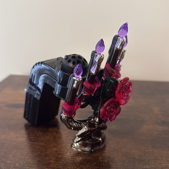 Bath & Body Works Creepy Candelabra Halloween Wallflower Plug In Light - Picture 4 of 6